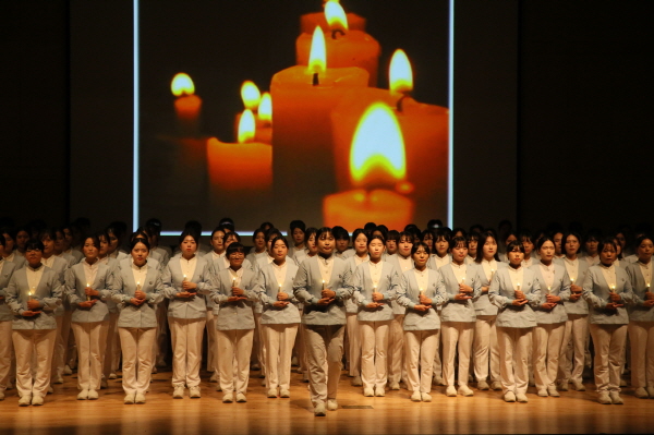 “나이팅게일의 숭고한 정신 이어가달라” 건양대 간호대학, 예비 졸업생에게 졸업메달 수여 및 나이팅게일 선서식